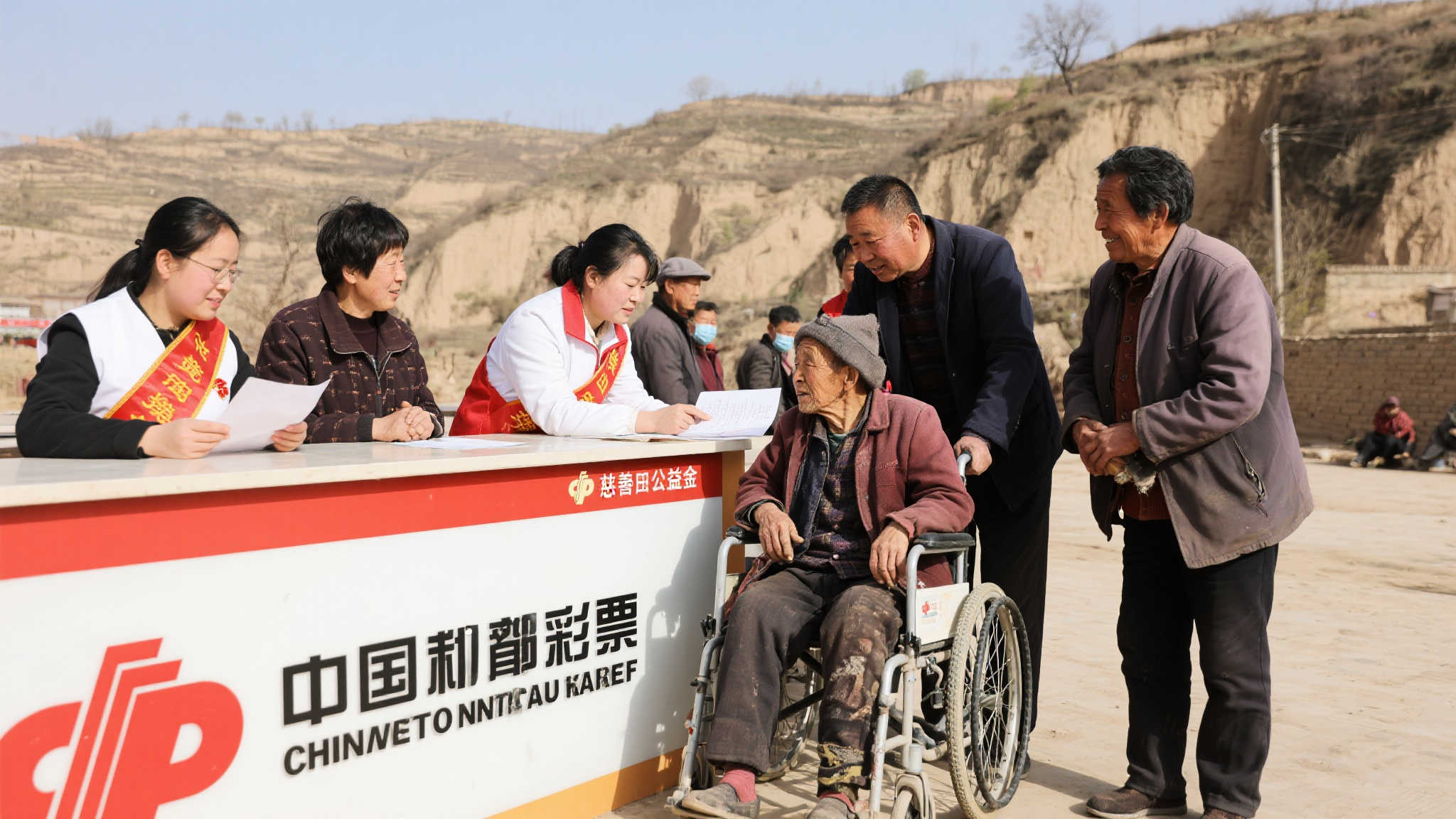 甘肃庄浪县困难重残家庭迎来无障碍改造,彩票公益金暖心助力 甘肃庄浪县困难重残家庭迎来无障碍改造,彩票公益金暖心助力